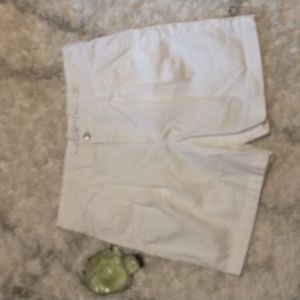 Gloria Vanderbilt women's size 10 cotton pleated shorts